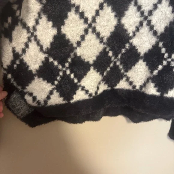 Abercrombie & Fitch Fuzzy Argyle Sweater - Women’s Small - Picture 4 of 11
